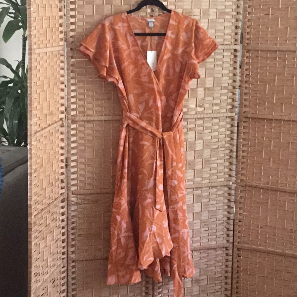 Classy, Lightweight Dress with a Crepe-Like Feel
